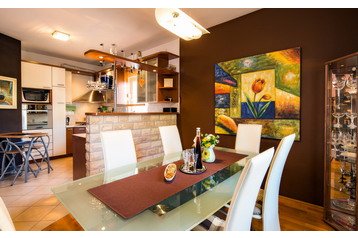 Hrvatska Privát Kaštel Lukšić, Eksterijer